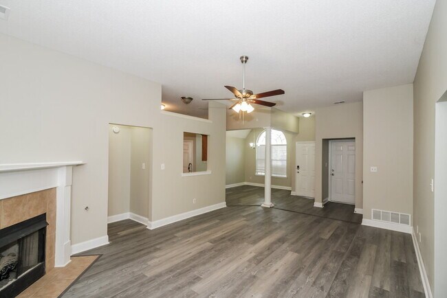 Foto del edificio - 8457 Regal Bend Dr