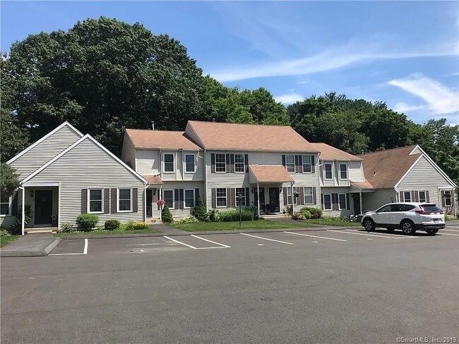 Foto del edificio - 241 Branford Rd