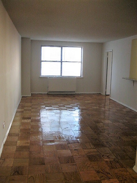 Primary Photo - 200 E 24th St
