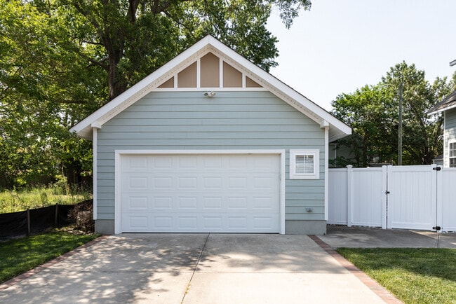 Building Photo - The Virginia Beach ViBe House