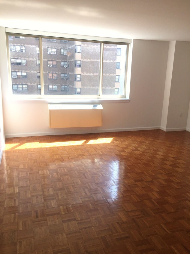 Foto principal - 340 E 29th St
