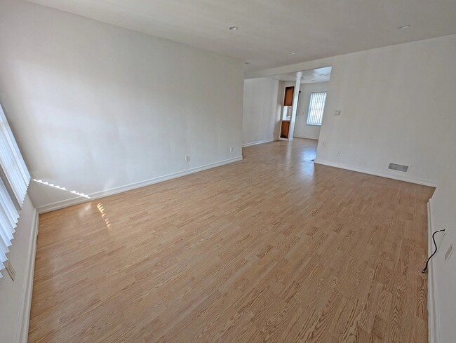 Foto del edificio - 1051 S Wooster St