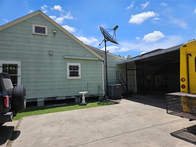 Building Photo - 6940 Hemlock St
