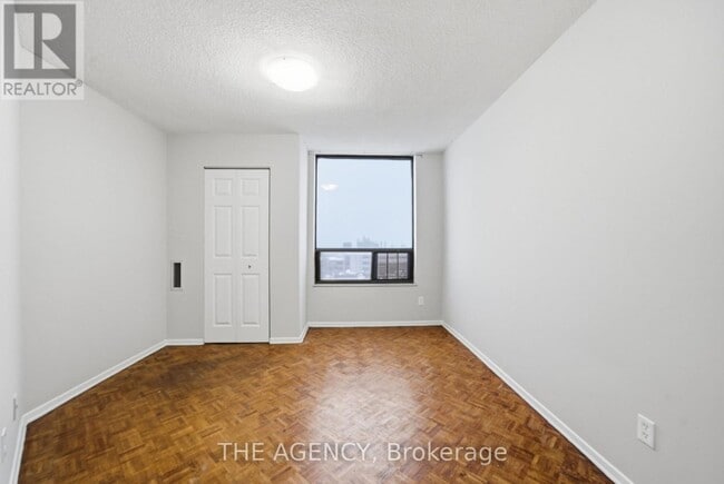 Building Photo - 2350 Dundas St W