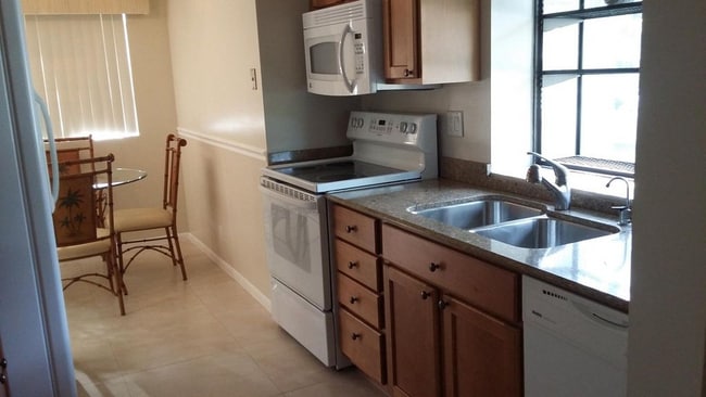 Building Photo - 3940 Arelia Dr S