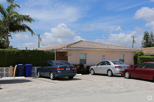 Building Photo - Villa Sun Ray Condominiums