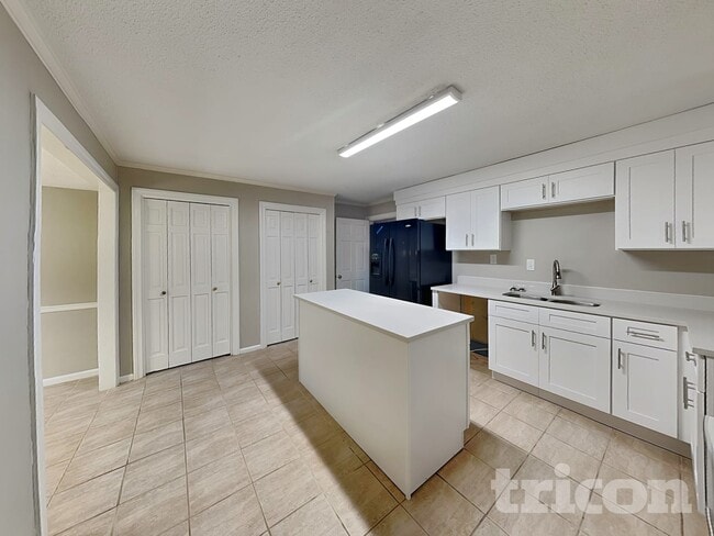 Building Photo - 2855 Dellinger Dr