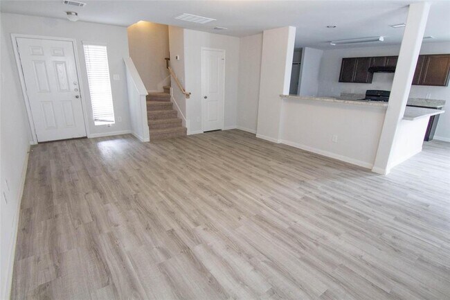 Building Photo - 1123 MARQUIS DR