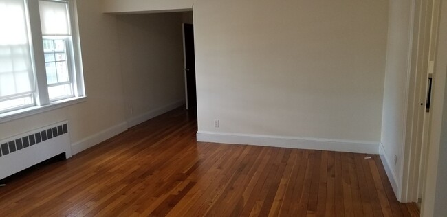 Foto del edificio - Beautiful 1 Bed 1 Bath on Belmont St. in W...