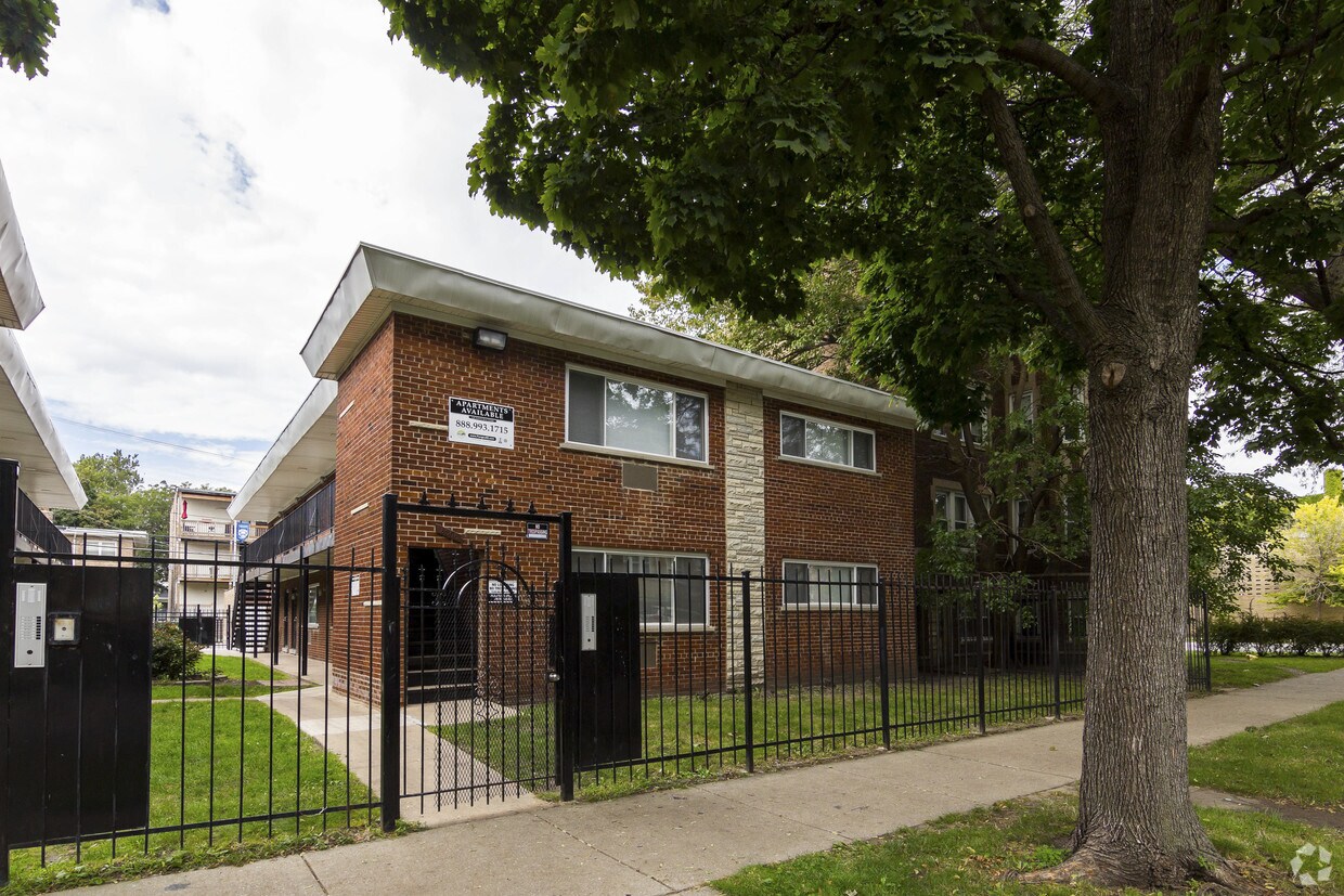 8308 S Ingleside Ave Apartments in Chicago, IL