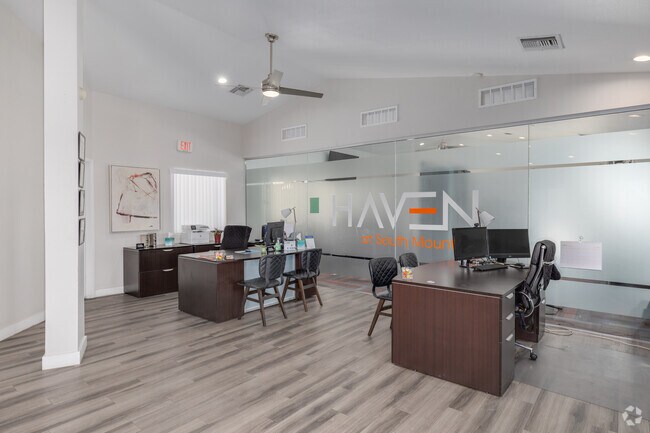 Oficina de arrendamiento - Haven at South Mountain Apartments