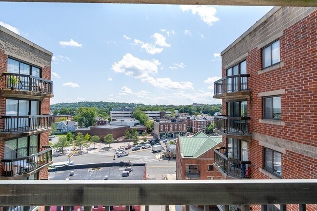 Foto del edificio - 15 N Beacon St