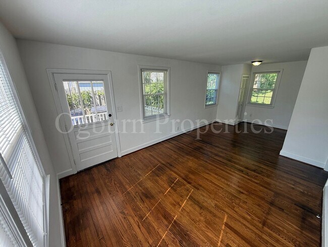 Foto del edificio - 1405 Revere Rd