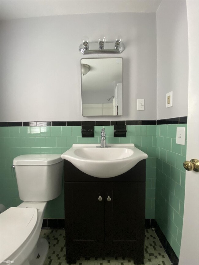 Building Photo - 1 br, 1.5 bath  - 195 Kimberly Avenue