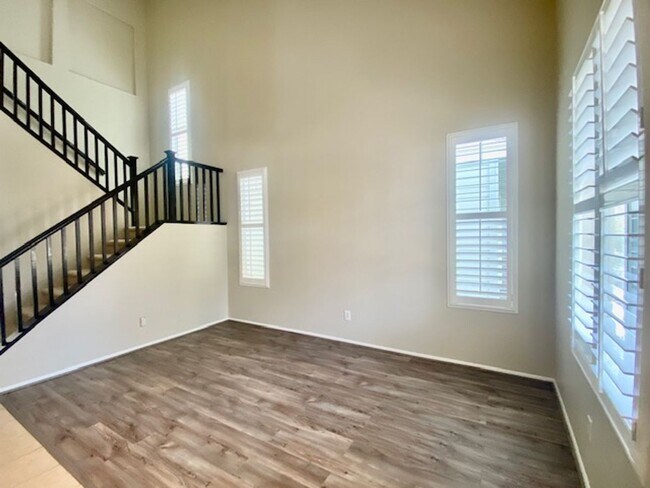 Foto del edificio - NEWLY PAINTED 2 BED, 3 BATH HOME IN NORTH ...