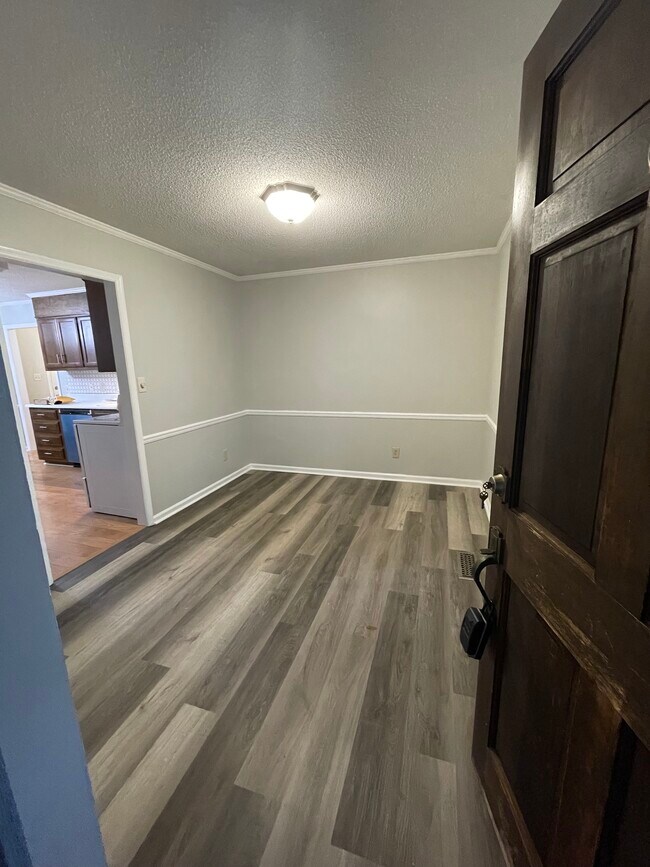 Building Photo - 777 Seina Vista Dr
