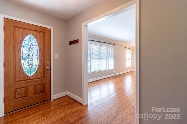 Building Photo - 6618 Castlegate Dr