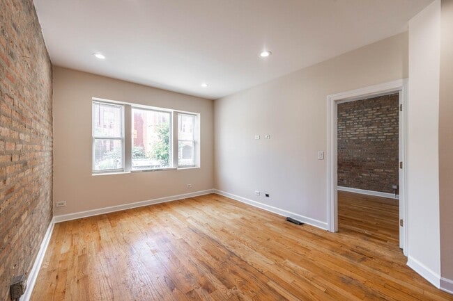 Building Photo - 4605 N Kimball Ave