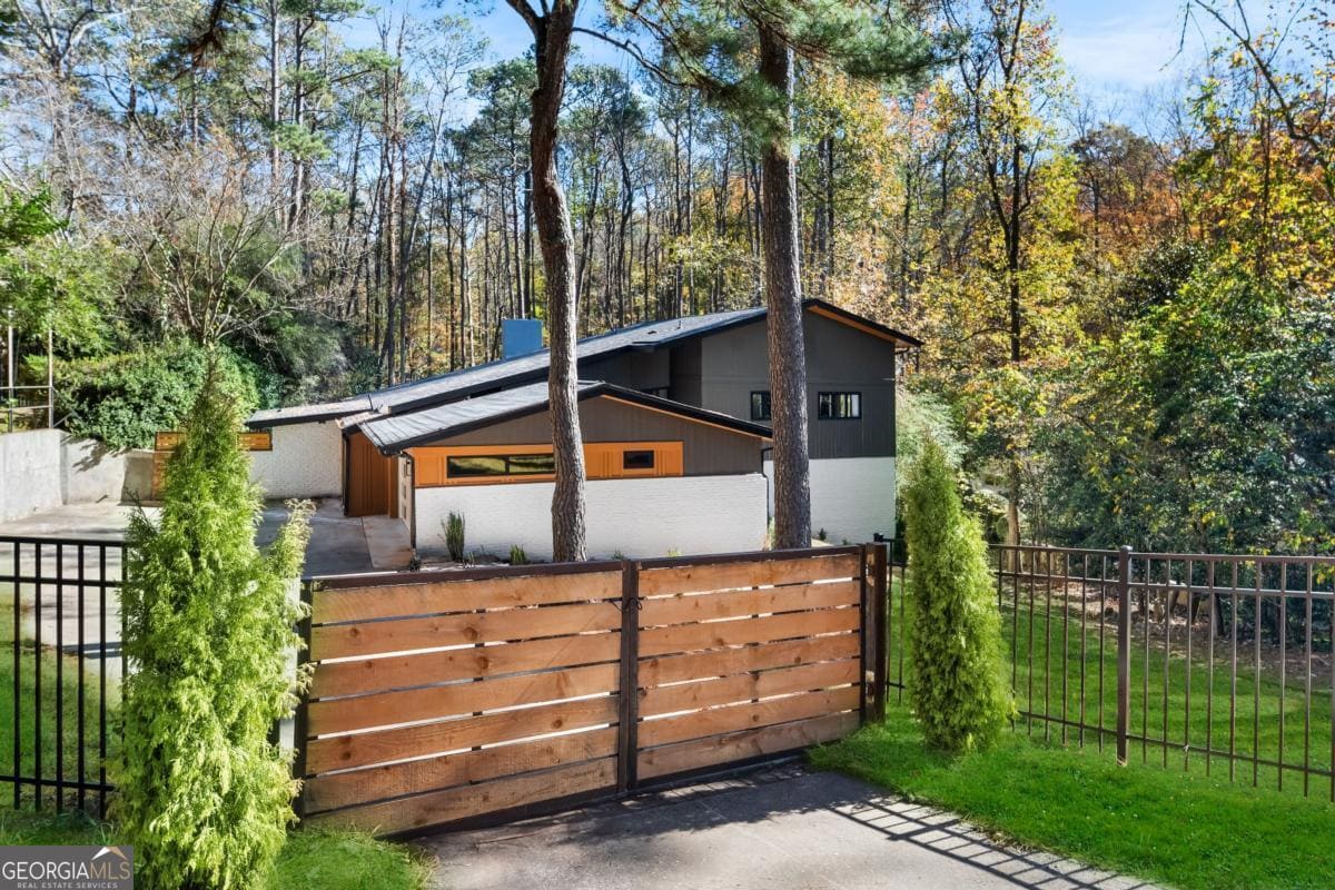 Foto principal - 2751 Margaret Mitchell Dr NW