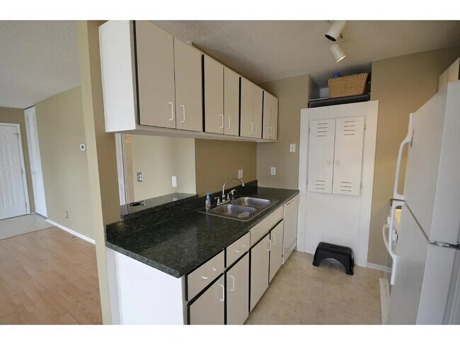 Foto del edificio - 7237 Brunswick Ave N