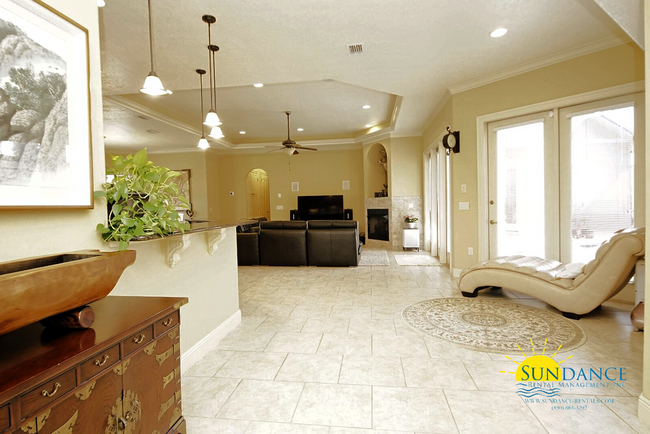 Building Photo - Luxurious 3BR Home with Pool in Chanan Est...