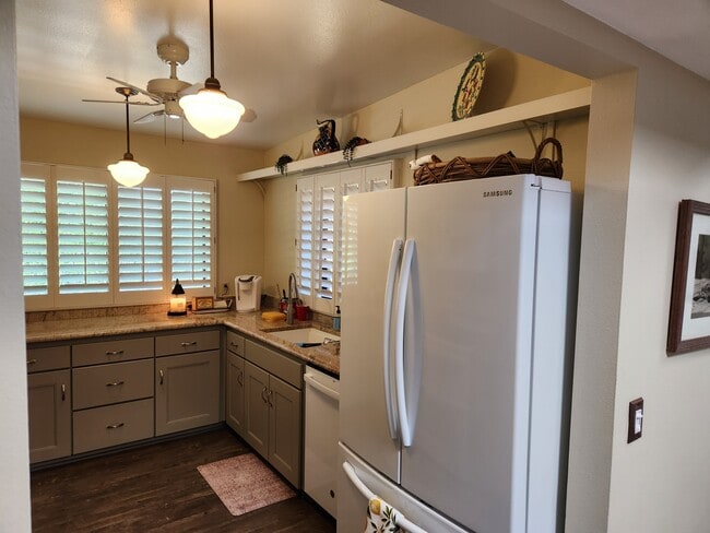 Building Photo - 21 W Roma Dr