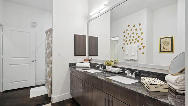 Interior Photo - Griffis Oak Lawn