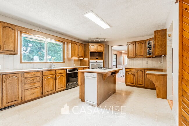 Building Photo - 160 Windermere Dr SW