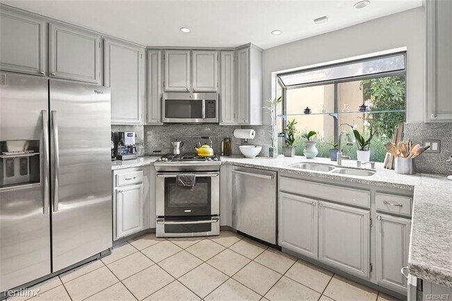 Foto del edificio - 3 br, 3 bath House - 4378 Oak Glen St