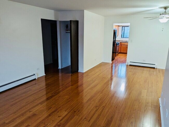 Building Photo - 10433 Dearlove Rd