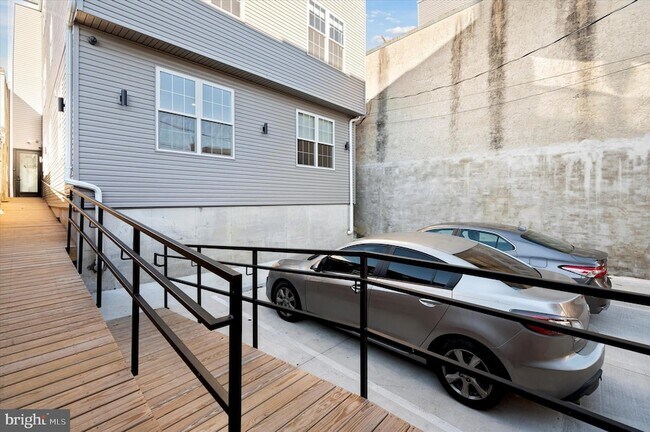 Foto del edificio - 2513 N Howard St