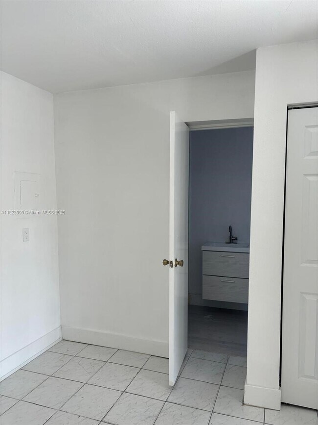 Foto del edificio - 1660 SW 24th Ave
