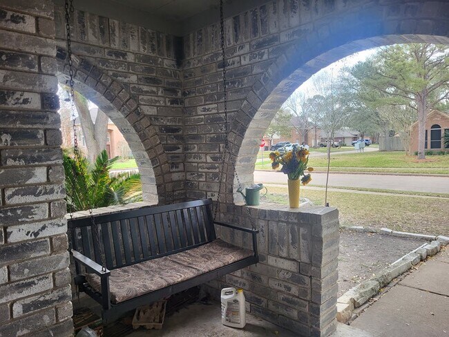 Foto del edificio - 7223 Yardley Dr