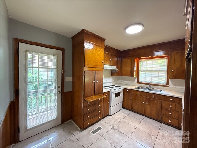 Building Photo - 3619 Havenwood Rd