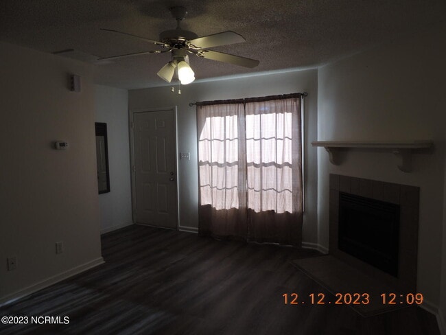 Building Photo - 1203 Pueblo Dr