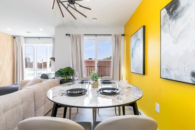 Building Photo - 425 Rue Joliette