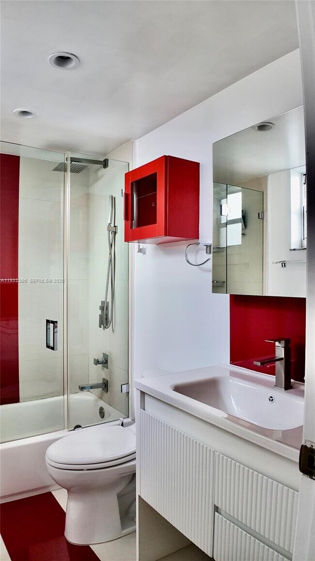 Building Photo - 325 NW 72nd Ave