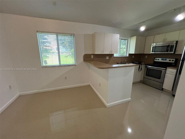 Foto del edificio - 990 NE 33rd Terrace