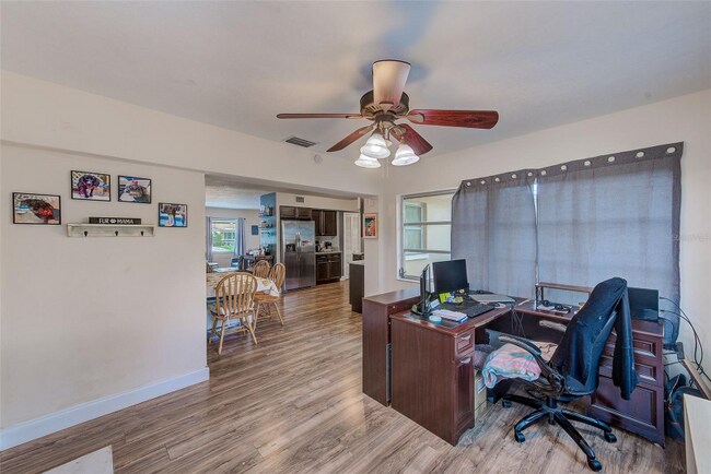 Foto del edificio - 1433 Spring Ln