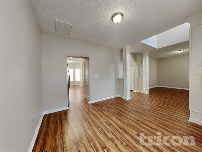 Foto del edificio - 6014 Timbertop Ln
