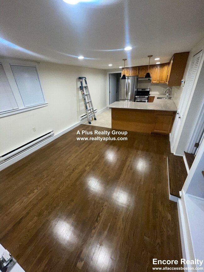 Building Photo - 842 South St