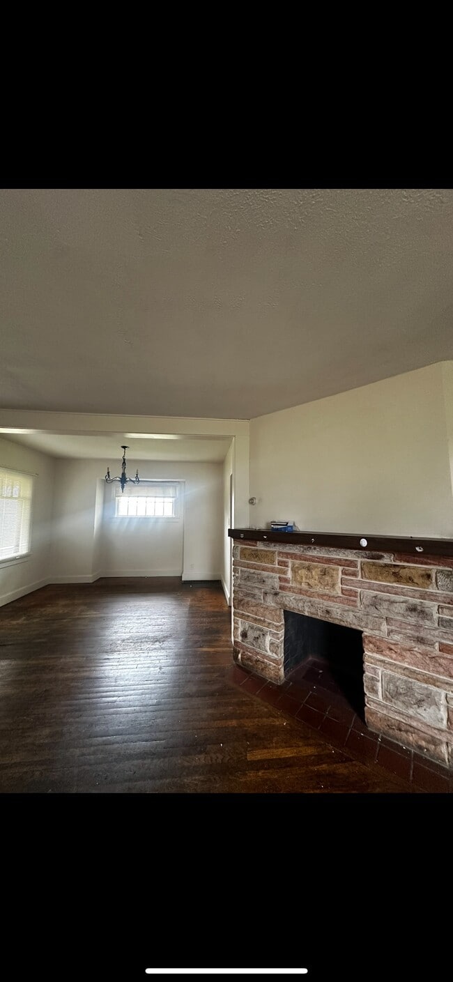 Building Photo - 532 W Ravenwood Ave