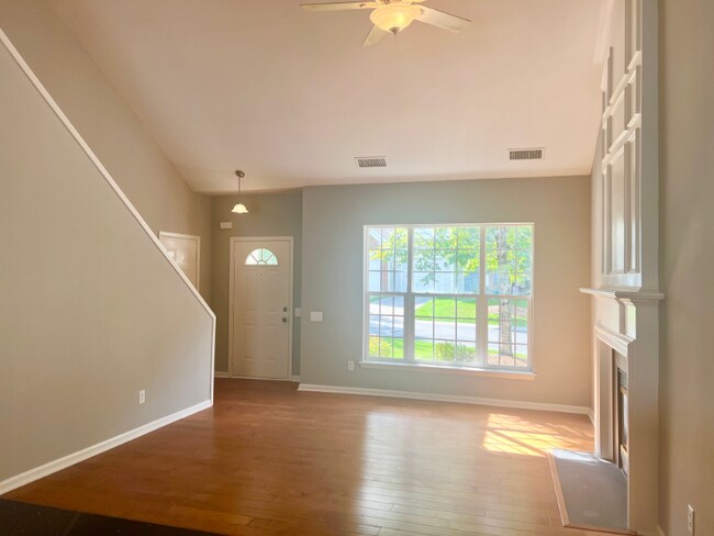 Building Photo - 6915 Beverly Springs Dr