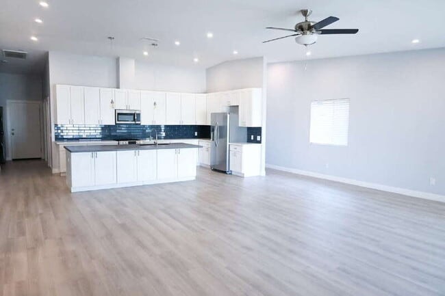 Foto del edificio - 2531 E Broadway Rd