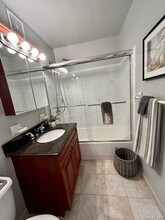 Building Photo - 10 Midship Ln