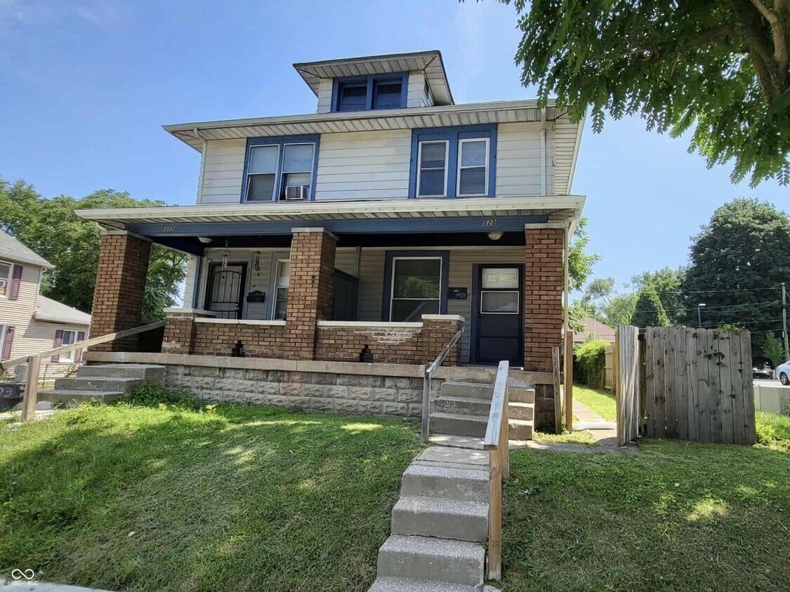 Primary Photo - 323 N Rural St