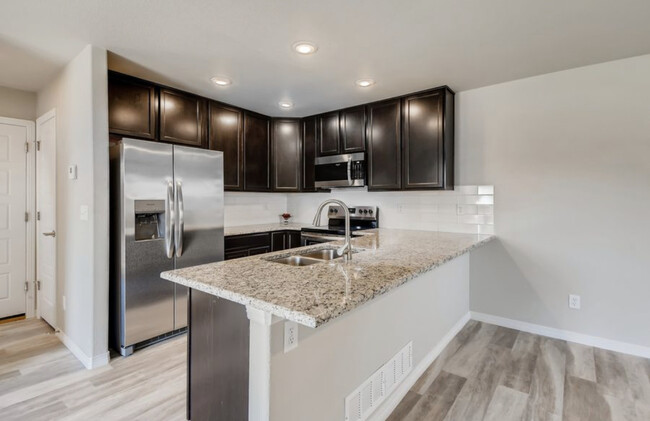 Kitchen - 6104 Burdock Ct