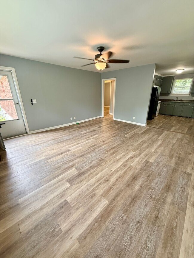 Foto del edificio - Cute Renovated Duplex in 37206 for $1500/Mo