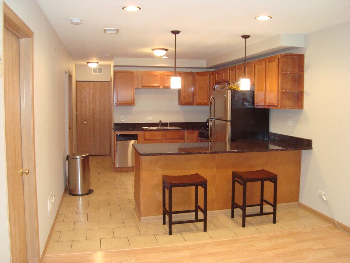 Kitchen - 2212 W 21st Pl