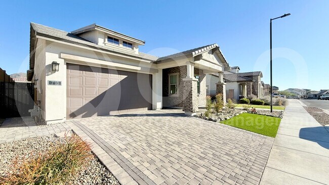 Building Photo - 718 E Silver Fox Way